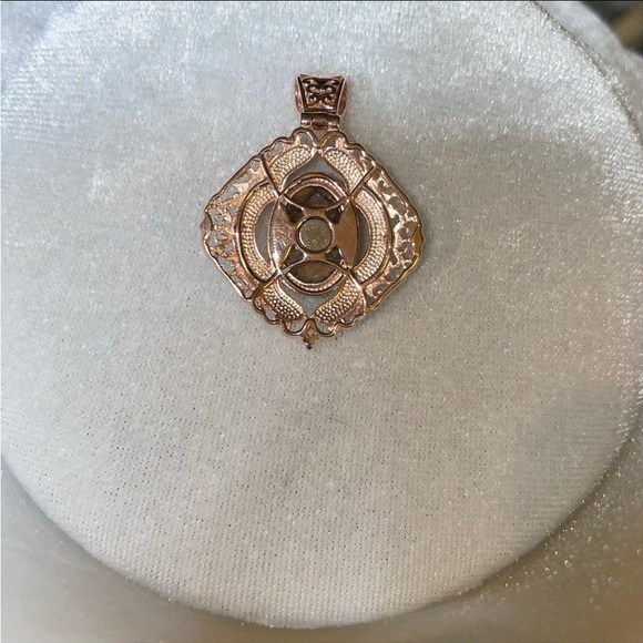 Glowing Laborite pendant surrounded by a beautiful sterling filigree design - Picture 4 of 4